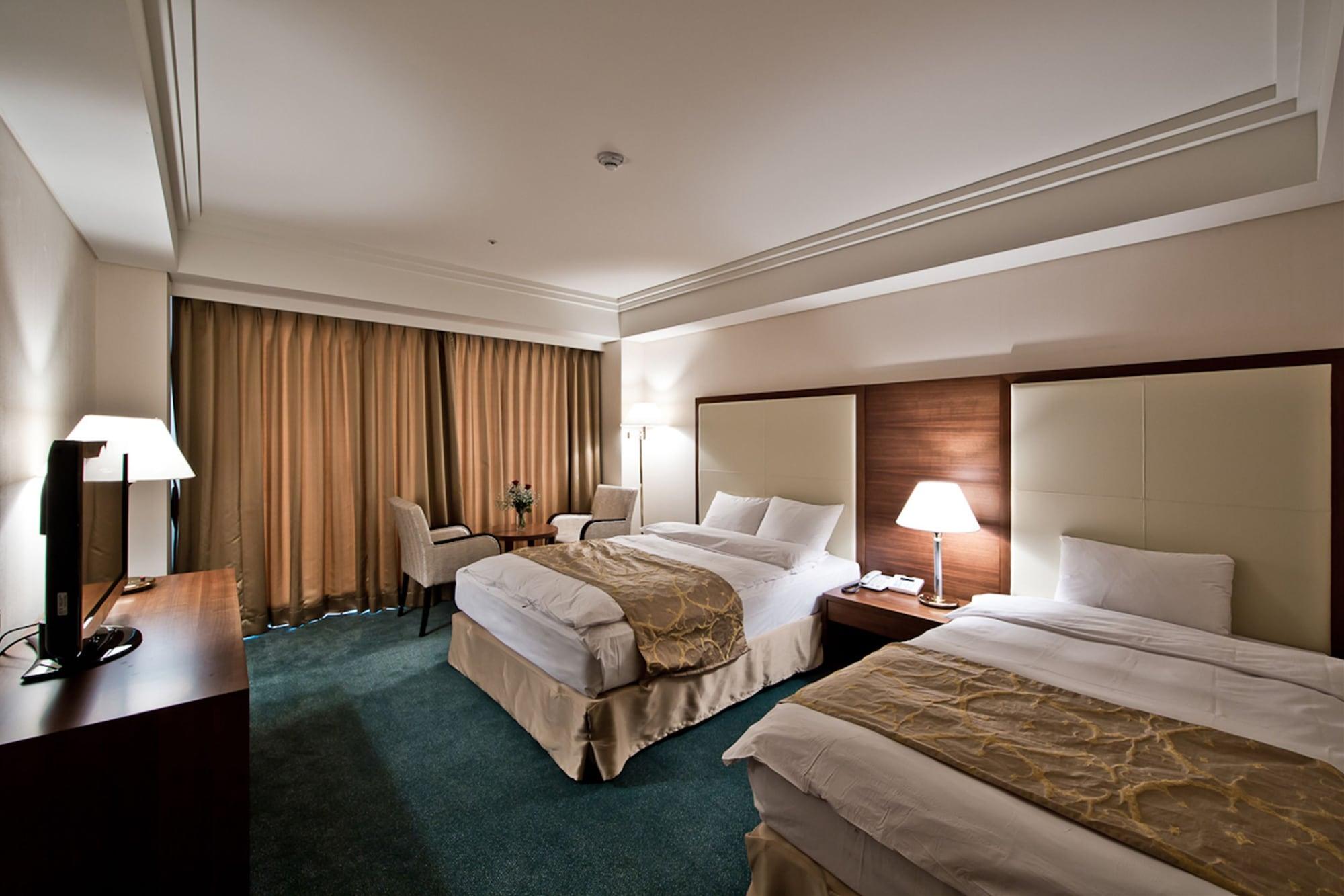 Yeongam Hotel Hyundai By Lahan Mokpo מראה חיצוני תמונה